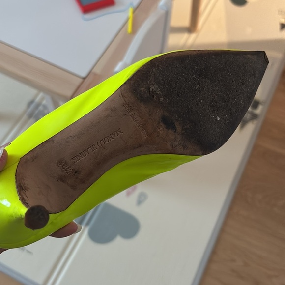 Manolo Blahnik Neon yellow pumps - Picture 4 of 5